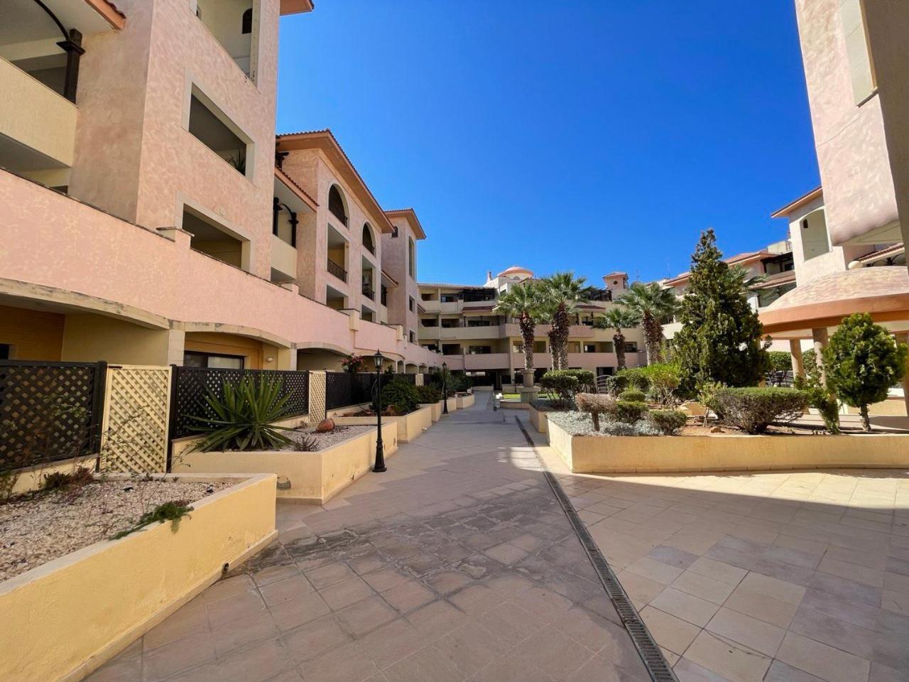 Queens Gardens Paphos Buitenkant foto